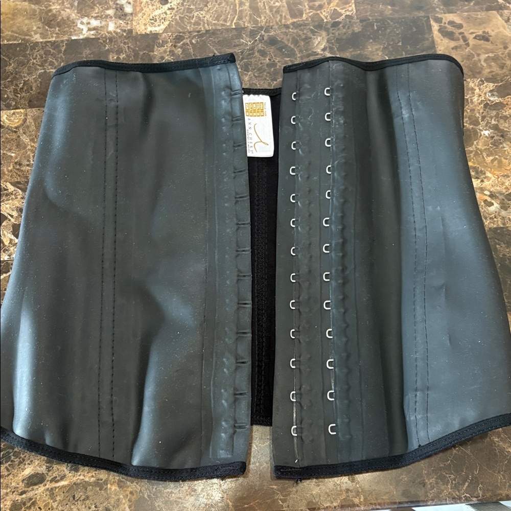 Ann Chery Black Waist 38sz Cincher